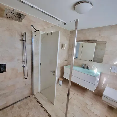 Wohlfuehl-oase Mit Traumblick Fuer Alle Generationen Inkl Aufzug Vakantiehuis *